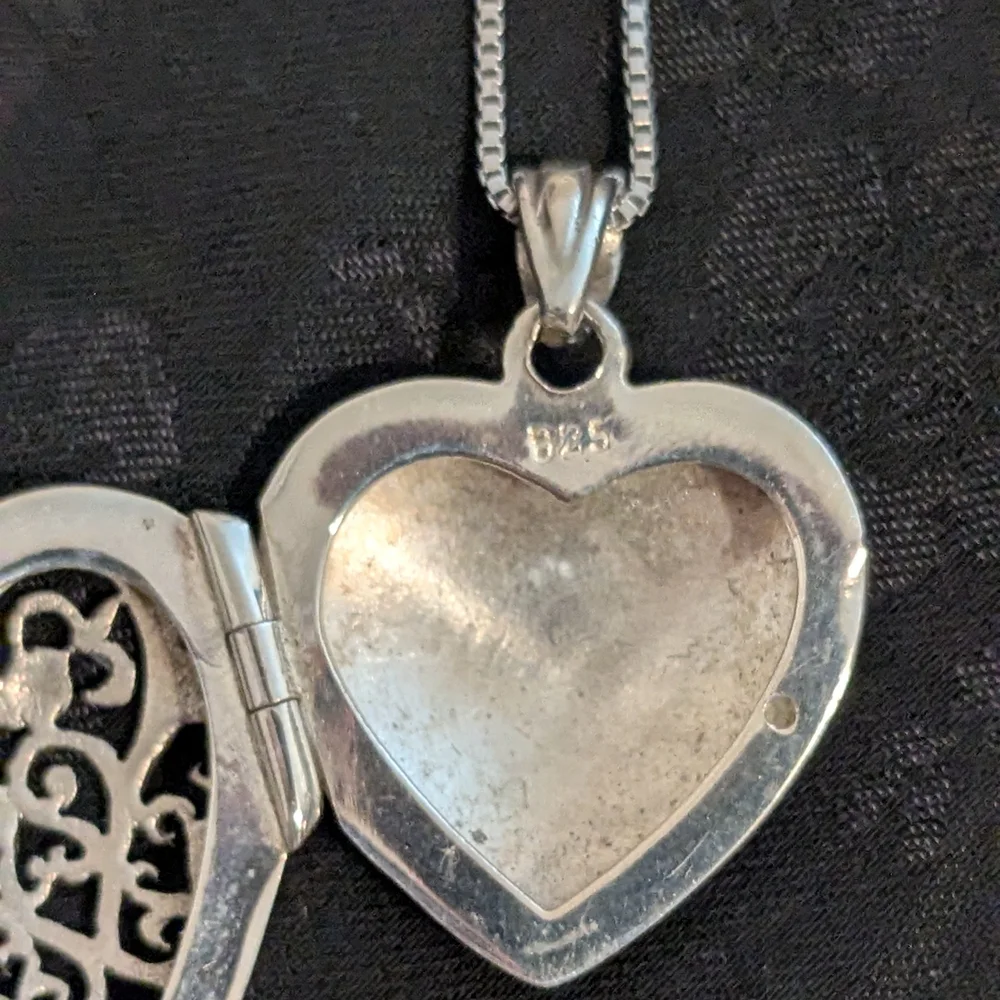 Vintage Art Deco Intricate Filigree 925 Sterling  Heart Locket Pendant Necklace - Picture 7 of 10